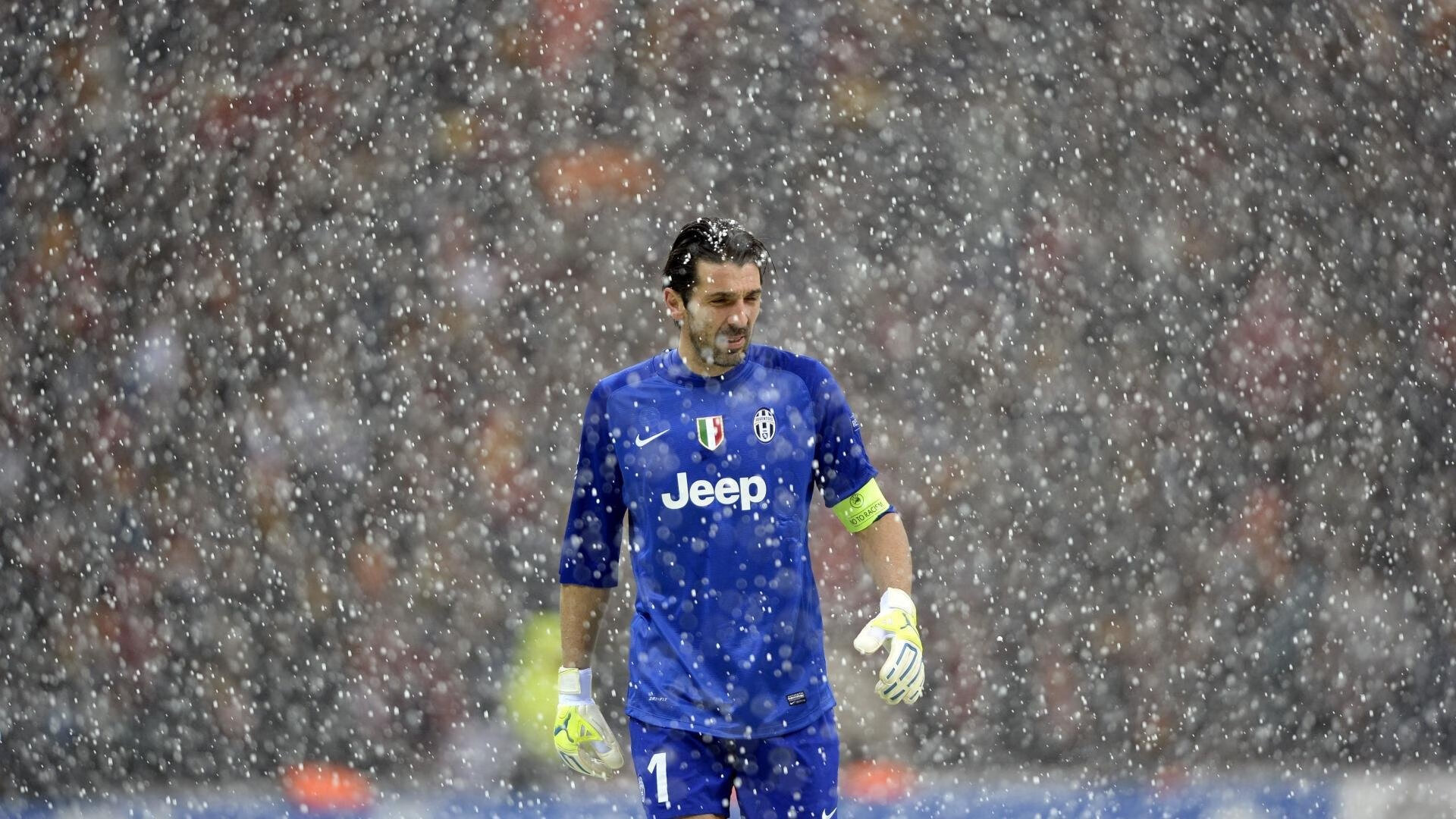 费德勒焦点对战,阿扎伦卡与80激战湖人分钟,夺冠胜负难料!全场沸腾不已