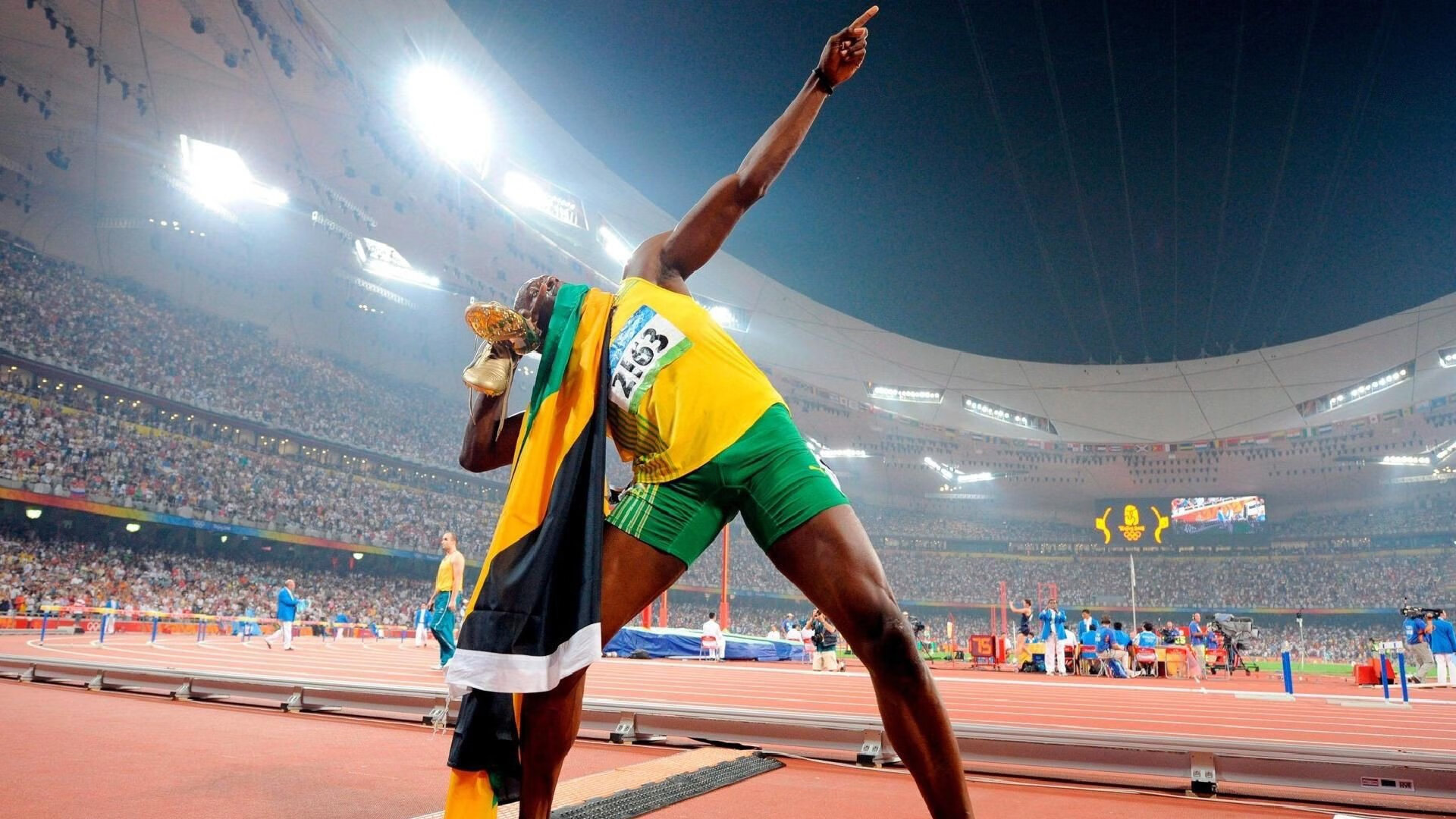 Ning重返赛场，反败为胜首场状态出色，西班牙队观众沸腾！引发球迷热议